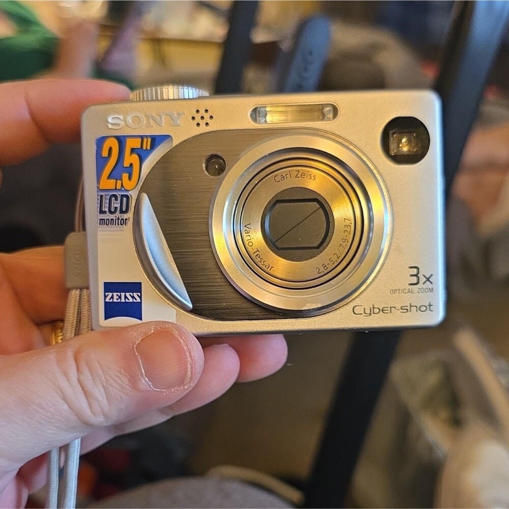 Sony Cyber-shot DSC-W1 Compact Digital Camera 5.1MP 3x Zoom 2.5" Silver